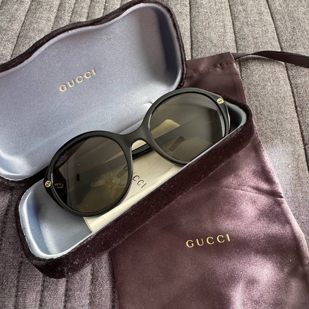 Gucci Black Round Sunglasses with Case
